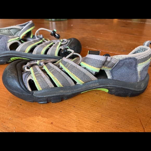 Boys Keens Grey, great condition - Picture 5 of 12